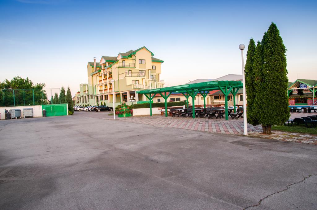 Hotel President Arad Luaran gambar